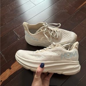 sand/ beige hokas/ worn once